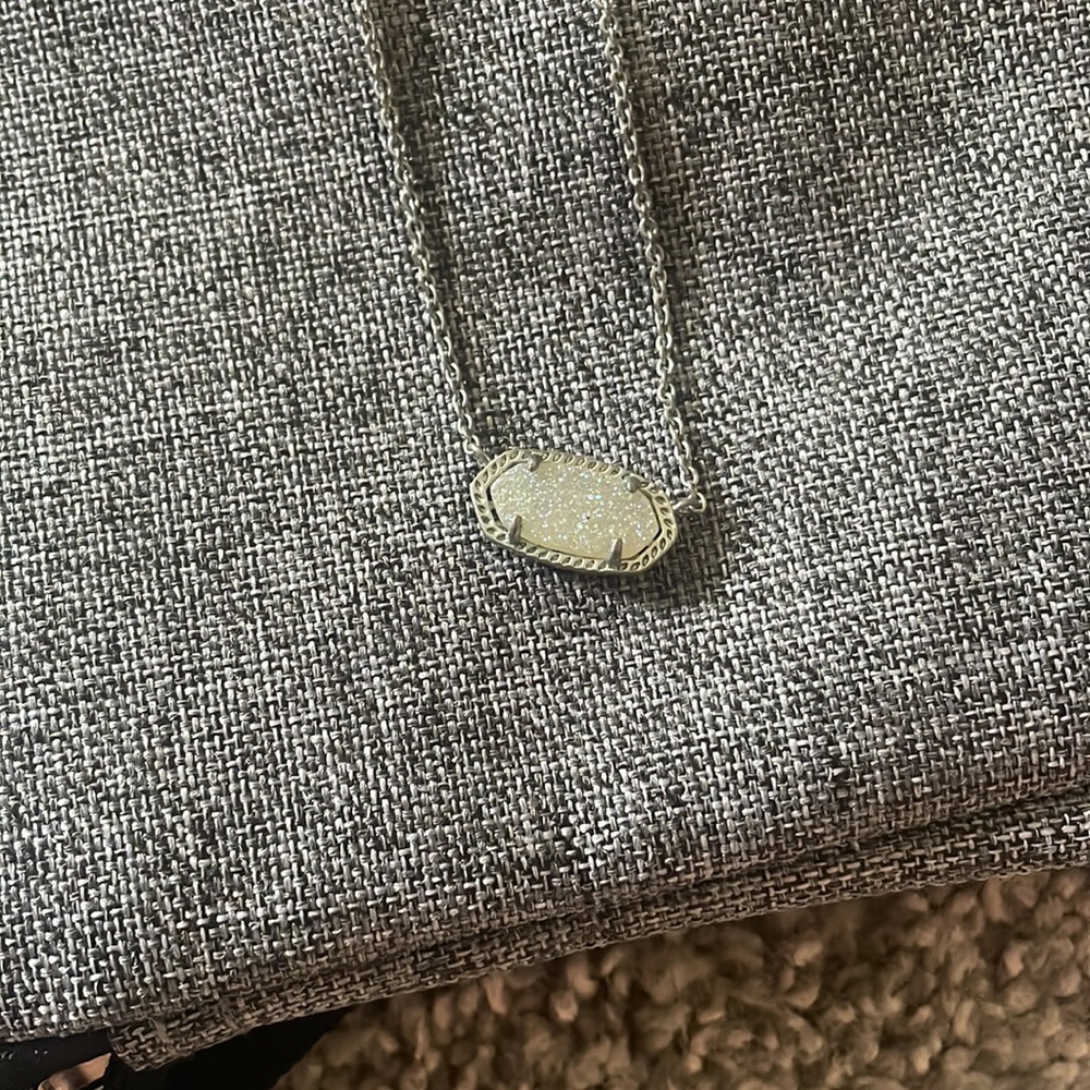 Kendra Scott necklace